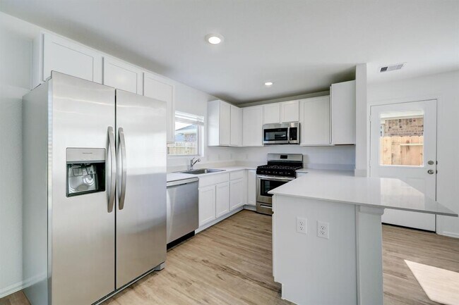 Building Photo - 9018 Estes Lks Dr