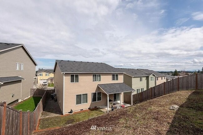 Building Photo - This beautiful home has 4 bedrooms