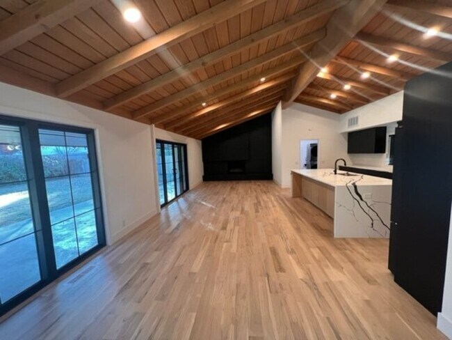 Foto del edificio - 2616 E 58th St