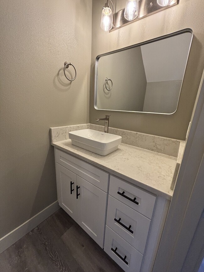 Foto del edificio - 388 Seven Oaks Ln