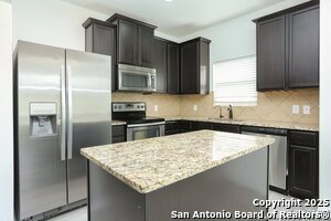 Foto del edificio - 6281 Begonia