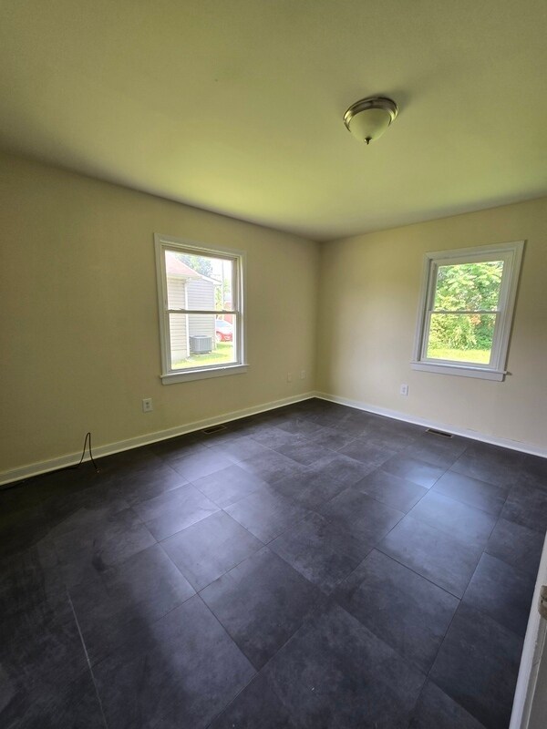 Building Photo - 1302 N 28th St