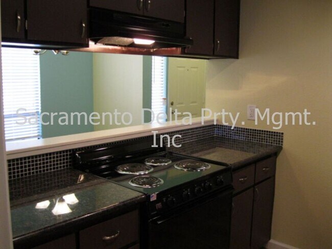 Foto del edificio - 2 Bedroom 1 Bathroom Home in Pocket/Greenh...