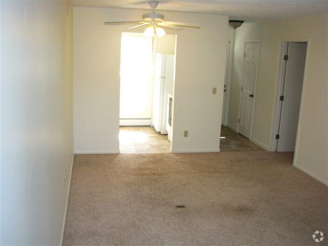 Living Room - Sandridge Townhomes & Apartments