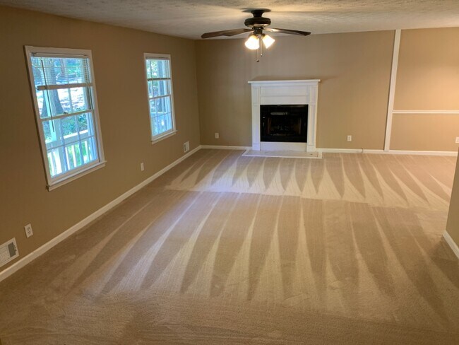 Building Photo - 3270 Revere Cir