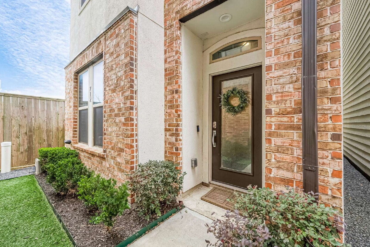 Primary Photo - Modern home with 3 bedrooms, 3.5 bathrooms...