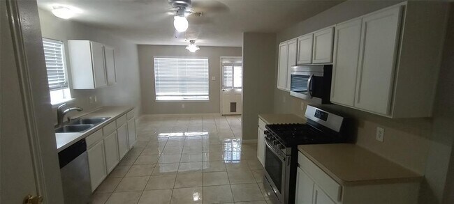 Building Photo - 14614 Sweetwater View Dr