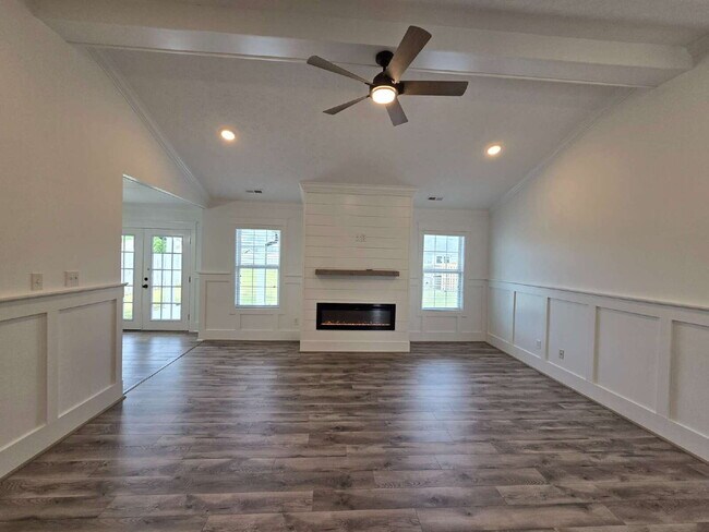 Foto del edificio - "Charming 3-Bedroom Retreat with Granite Finishes & Cozy Fireplace in Jacksonville!"