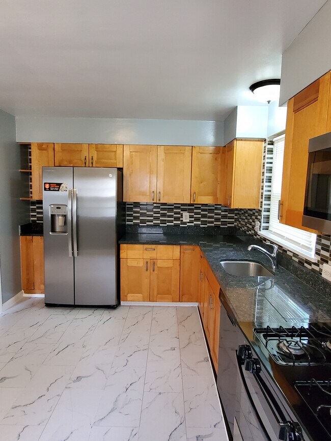 Kitchen - 117 68th Pl