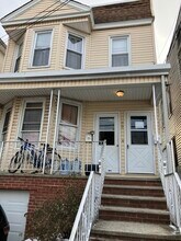 Building Photo - 127 W 51st St