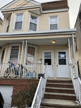 Building Photo - 70 W 44th St