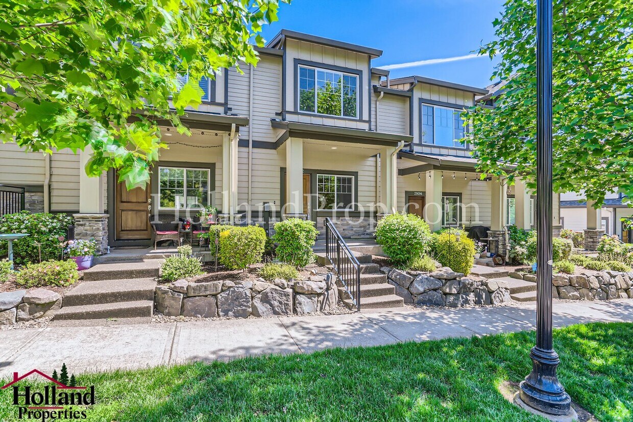 Foto principal - Beautiful and Charming 2 Bed 2 Bath in Win...