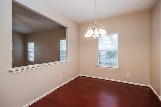 Foto del edificio - 21227 Peachvine Ln