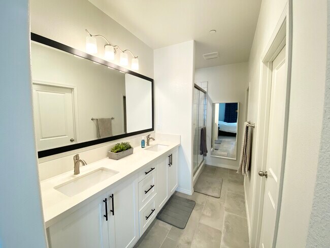 Building Photo - 2470 Tapestry Way