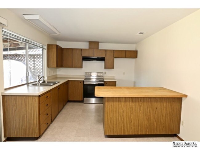 Building Photo - 1657 Baywood Dr