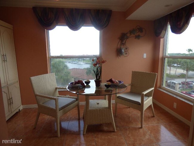 Foto del edificio - 541 Marina Point Dr