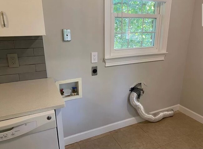 Laundry connection - 1732 Monroe Dr NE