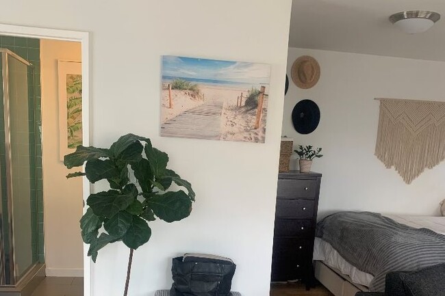 furniture not included - 206 28th St