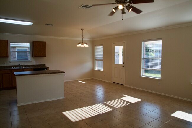 Building Photo - 517 Emma Rose