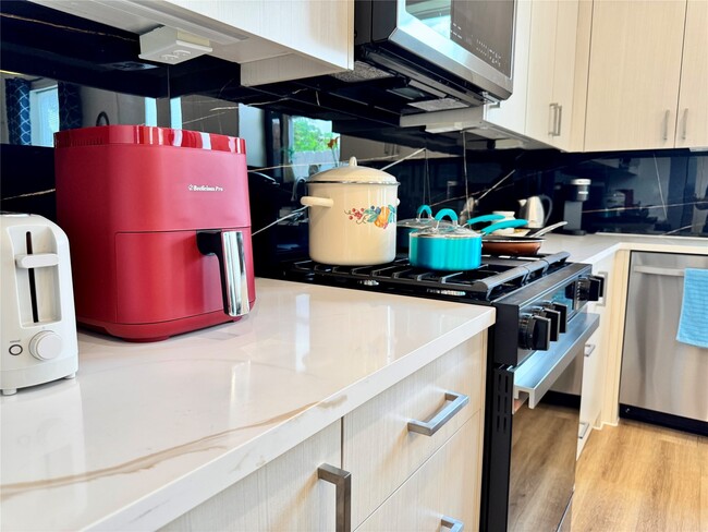 Building Photo - 225 Noras Ln