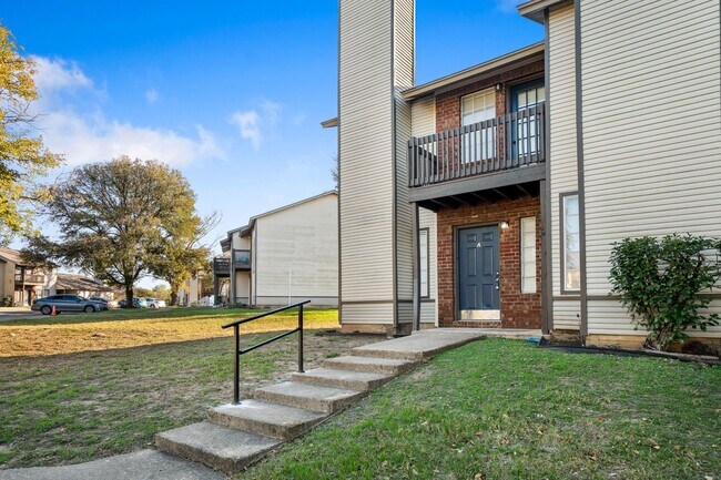 Building Photo - River Crossing Townhomes - Near New Apitheter / Downtown  2 Bed 2 1/2 Bath - W/D - Pool - $1395 **