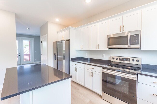 Foto del edificio - Downtown Townhome!