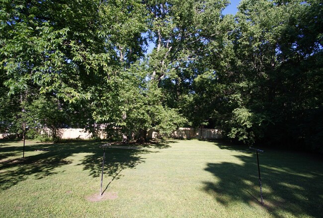 Building Photo - 4700 Lealand Ln
