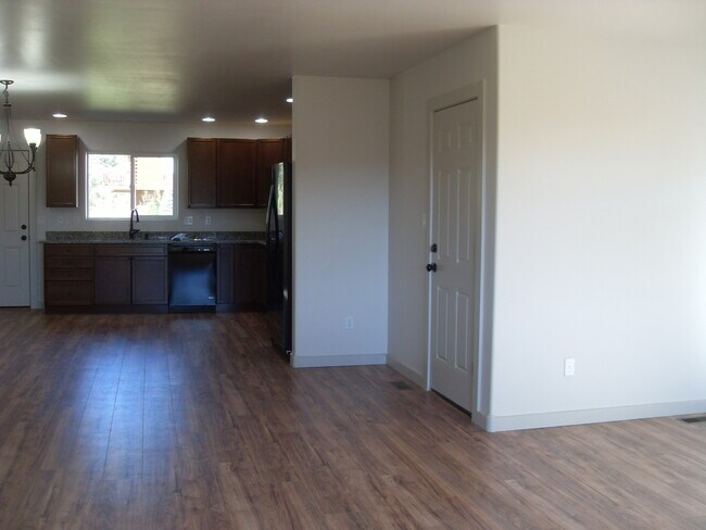 Foto del edificio - Unfurnished 3 Bedroom Home in Lake Hatcher