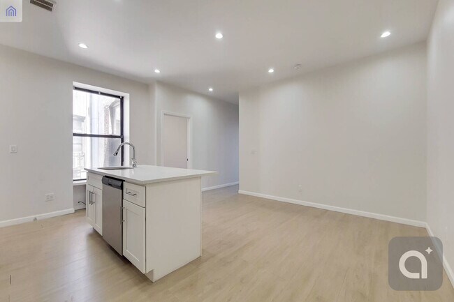 Building Photo - 4422 3rd Ave