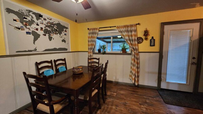 Foto del edificio - 906 Penrod Dr