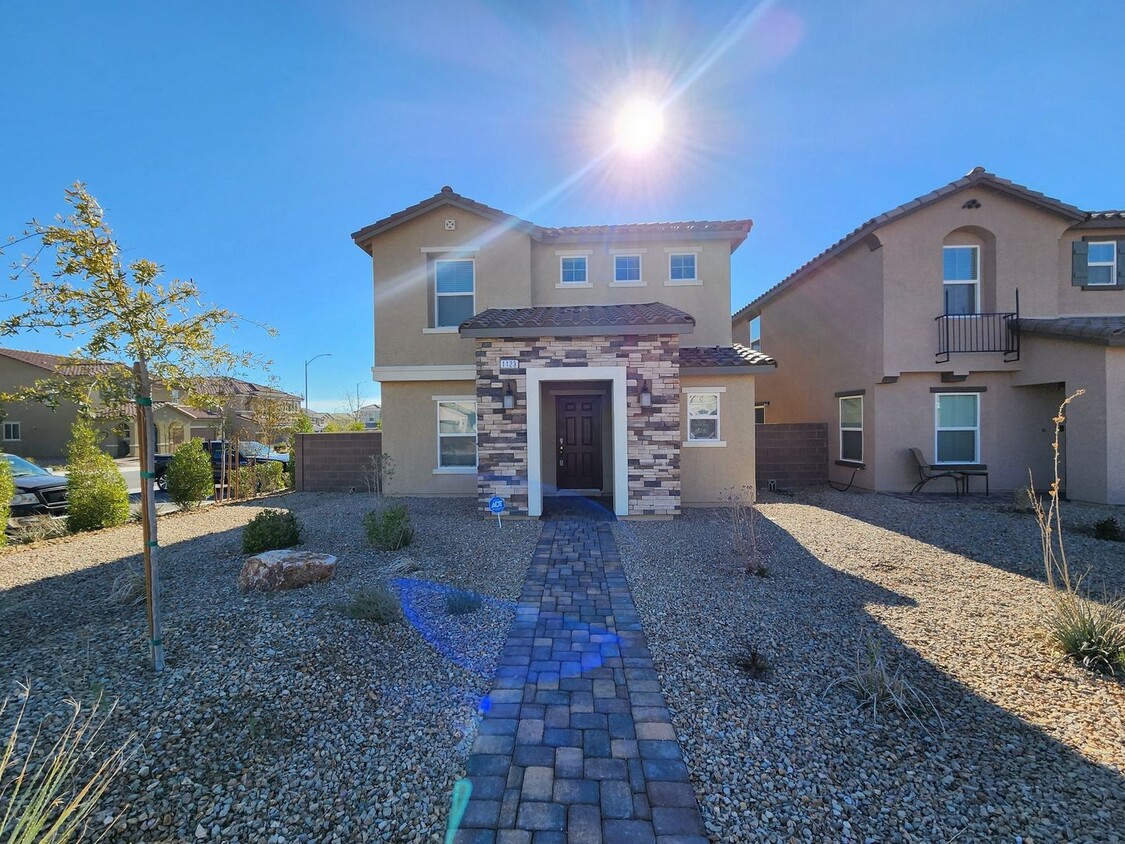 Foto principal - Recently built 3-Bedroom Home in a Gated C...