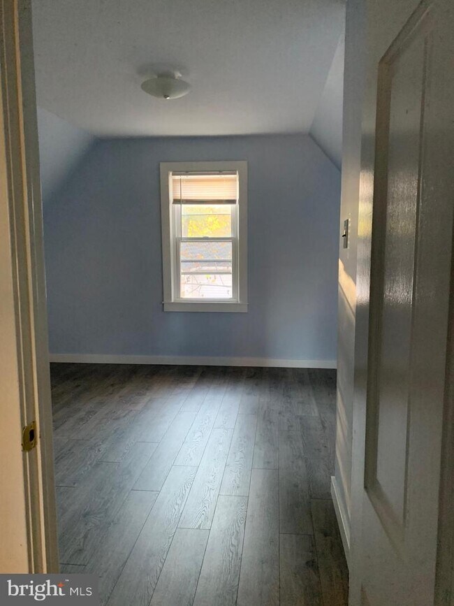 Building Photo - 5 S Elm St