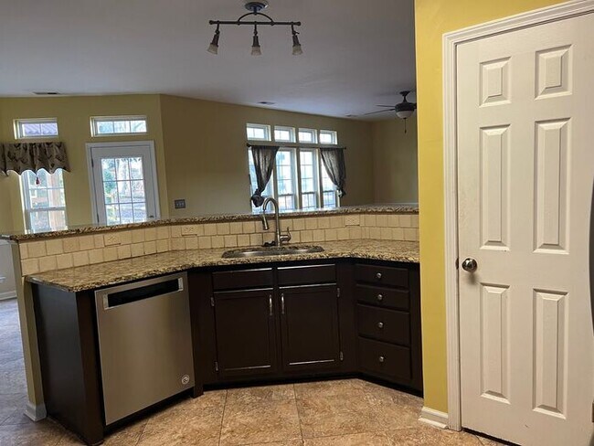 Foto del edificio - Picturesque Fort Mill Family Home