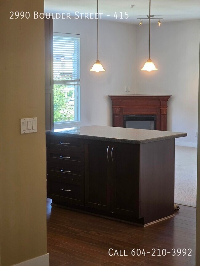 Building Photo - Top Floor Corner Unit