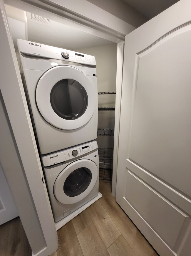 BRAND NEW Samsung full capacity Washer/Dryer - 1307 N 60 W