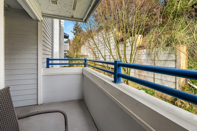 Building Photo - 2244 13th Ave W