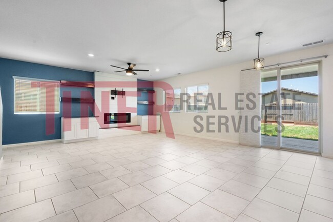 Building Photo - Spacious Pet Friendly Lennar Home with Mod...
