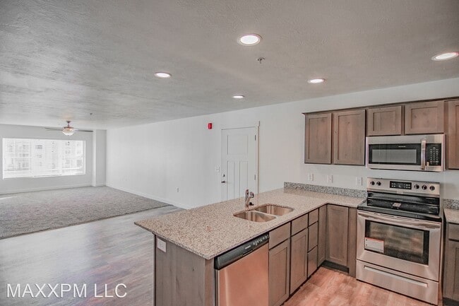 Building Photo - 3 br, 2 bath House - 477 S 850 E #301