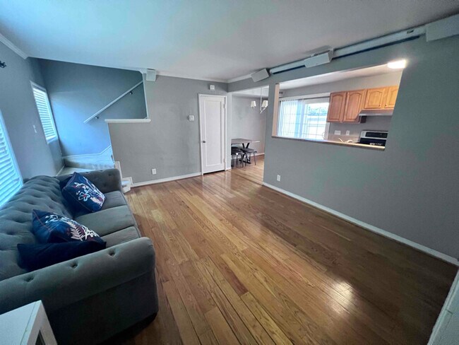 Foto del edificio - 13809 Bancroft Ave
