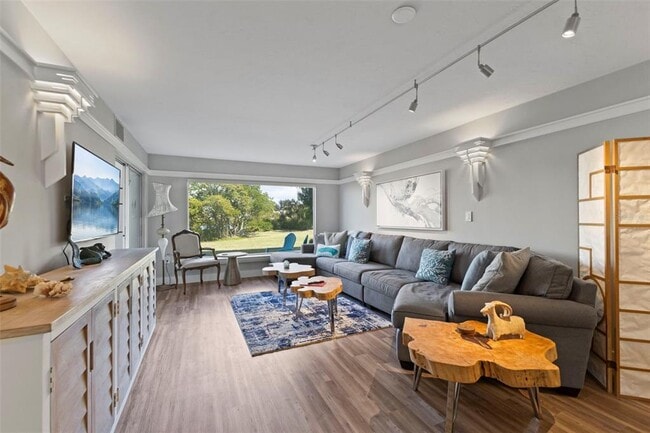 Building Photo - 3330 Gulf of Mexico Dr