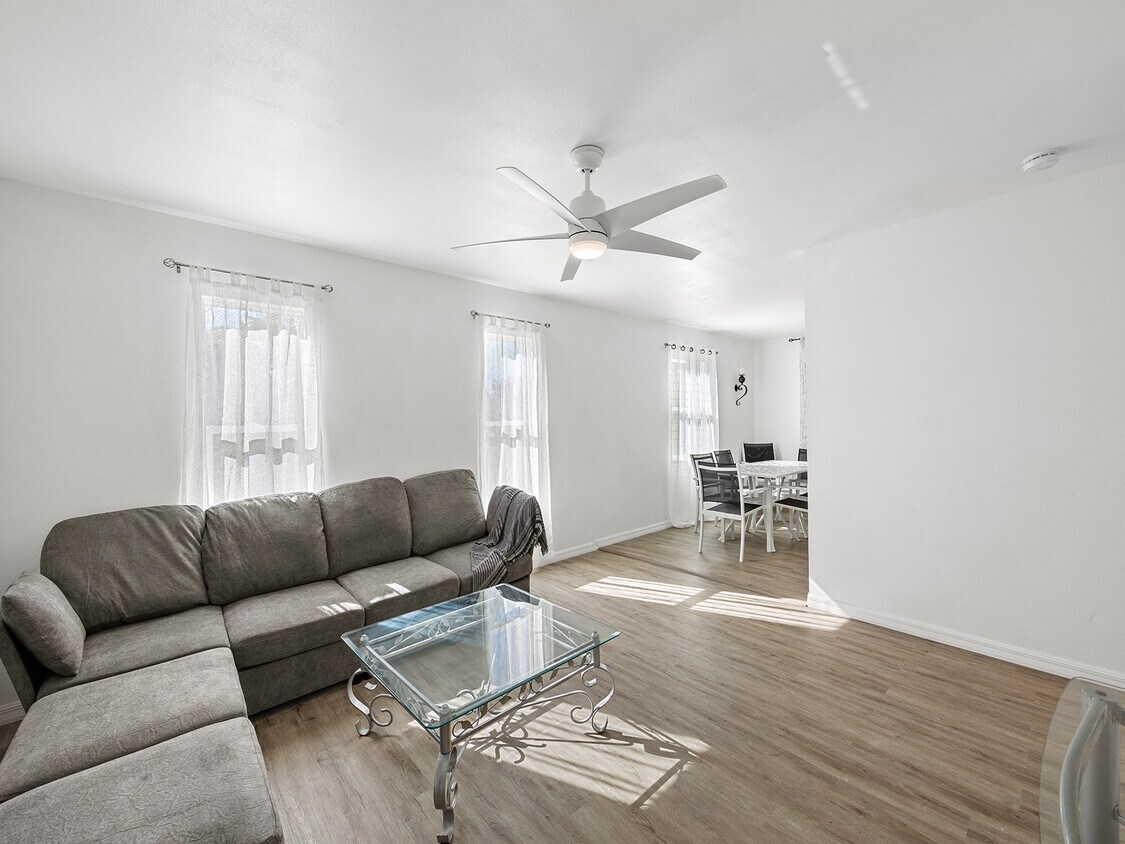 Foto principal - 23019 Seneca Ave