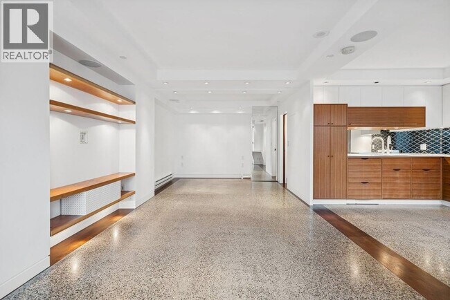 Photo du bâtiment - 1608 Cypress St