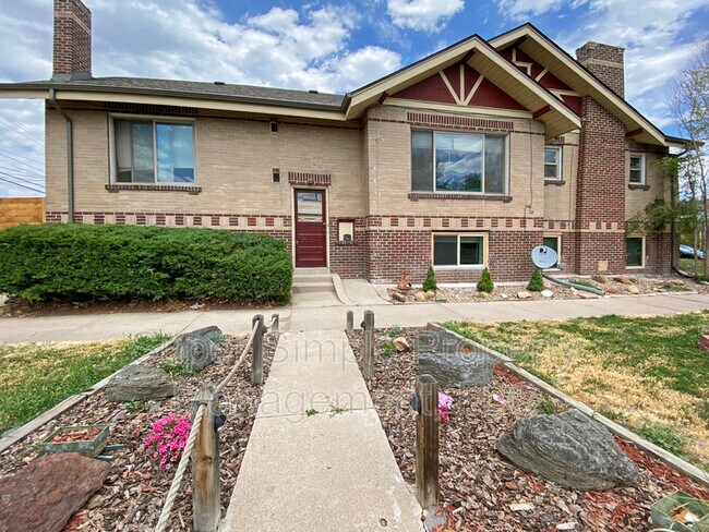 Building Photo - 1403 Perry St
