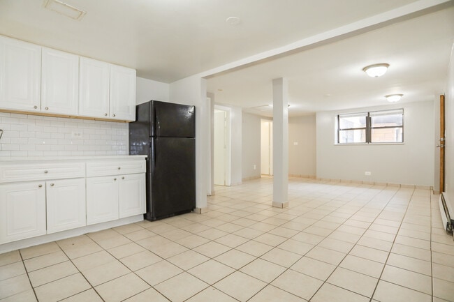 Building Photo - 1658 W Pratt Blvd