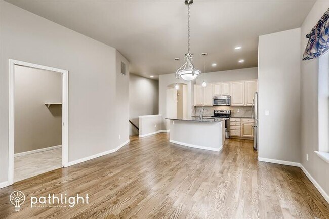 Foto del edificio - 1461 Moonlight Dr