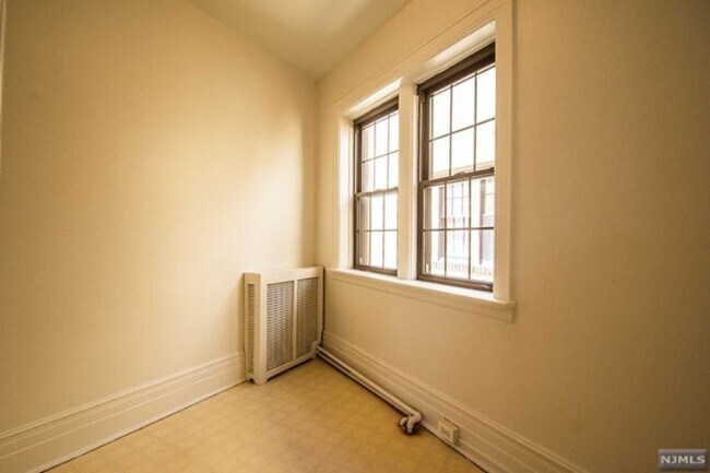 Building Photo - 20 Garber Square