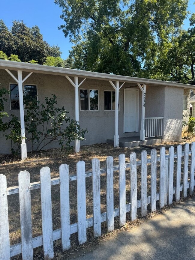 Building Photo - 2539 Lanning Ave
