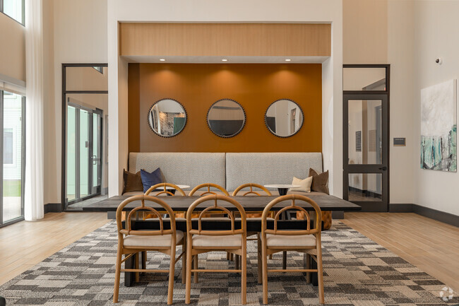 Clubroom 2 - Eleve