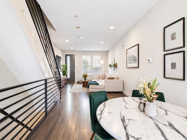 Foto del edificio - HUGE MODERN 4 bed 3 full bath huge roof deck finished basement