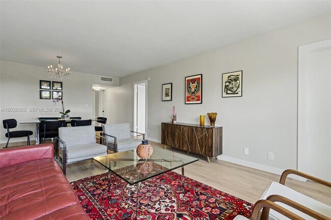 Building Photo - 3150 N Palm Aire Dr